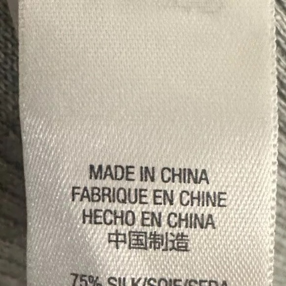 Juicy Couture Sweater Women’s Medium Silk and Cotton Gray Pullover V-Neck NWT - Picture 4 of 4